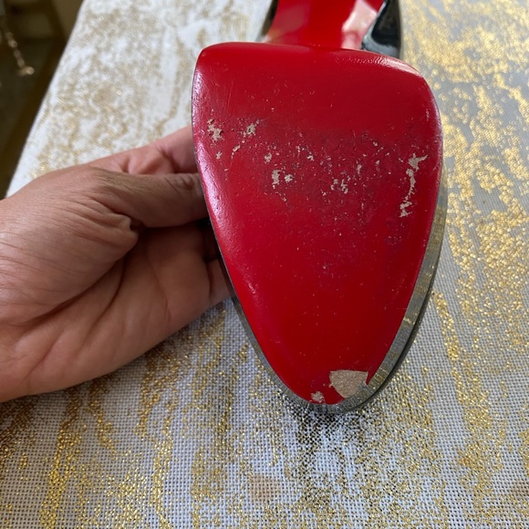 Christian Louboutin - Picture 5 of 8